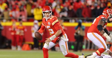 Kansas City Chiefs&#039; Patrick Mahomes looks to pass against the Cincinnati Bengals during the fourth quarter in the AFC Championship Game at GEHA Field at Arrowhead Stadium, Kansas City, U.S., Jan. 29, 2023. (AFP Photo)