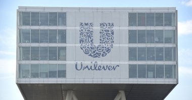 The logo of Unilever is seen at the company&#039;s headquarters in Rotterdam, Netherlands, June 5, 2015. (AFP Photo)