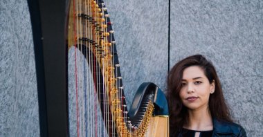 Harpist Merve Kocabeyler. (Photo courtesy of Yapı Kredi Bomontiada)