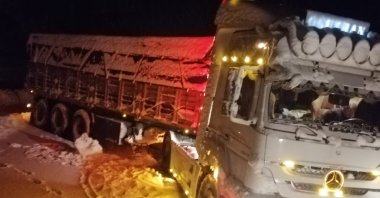 A truck is seen stuck on the highway due to heavy snowfall on the freeway from Antalya to Konya, Türkiye, Jan. 31, 2023. (IHA Photo)