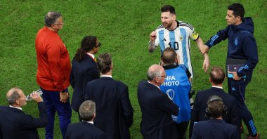 Argentina's Lionel Messi talks with assistant coach Edgar Davids and head coach Louis van Gaal of Netherlands during the FIFA World Cup Qatar 2022 quarterfinal match between Netherlands and Argentina at Lusail Stadium, Lusail City, Qatar, Dec. 9, 2022. (Getty Images Photo)