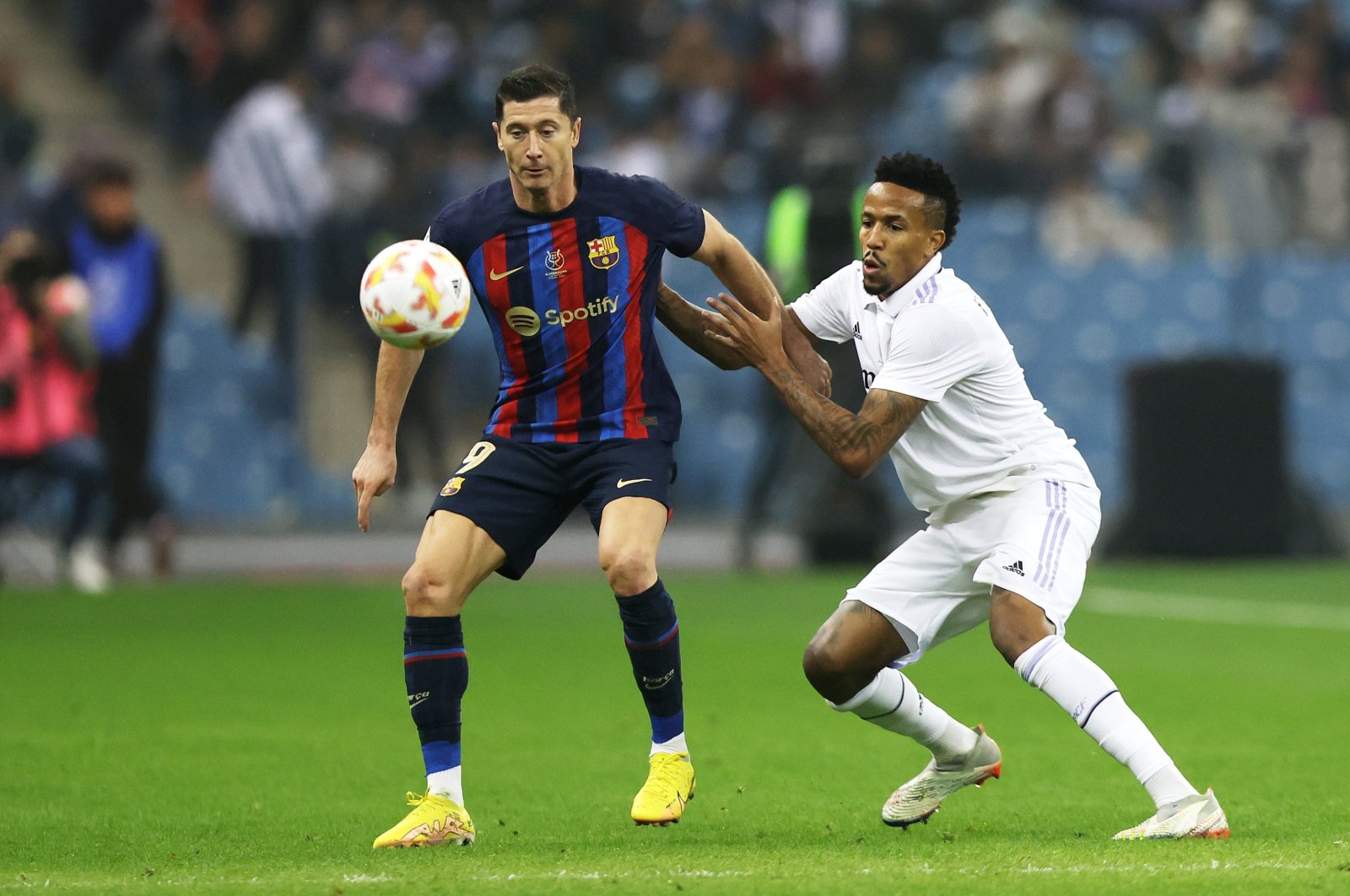 FC Barcelona&#039;s Robert Lewandowski in action with Real Madrid&#039;s Eder Militao during the Spanish Super Cup final match at King Fahd International Stadium, Riyadh, Saudi Arabia, Jan. 15, 2023. (Getty Images Photo)