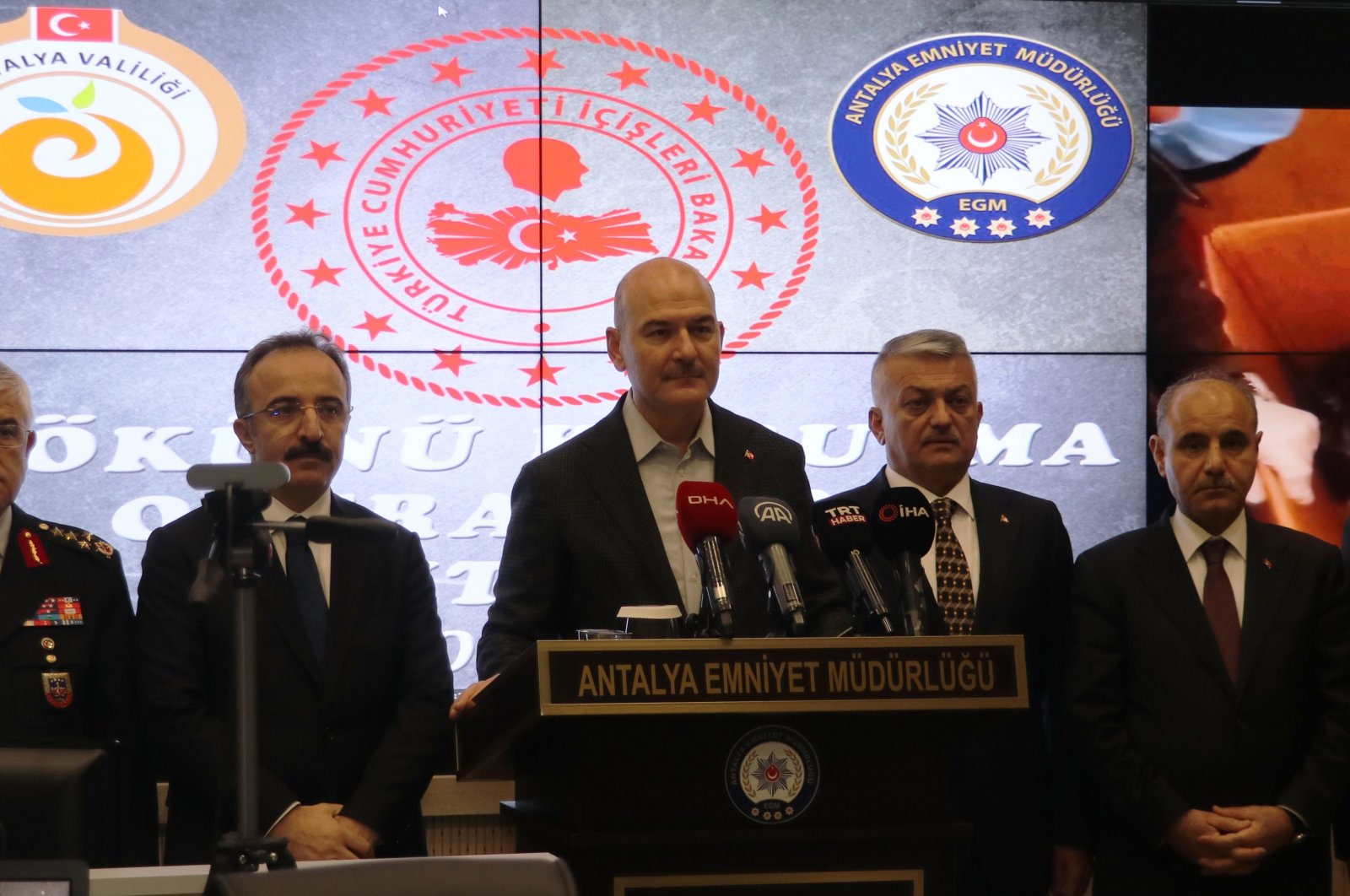 Interior minister Süleyman Soylu at a news conference following the &#039;&#039;Rooting Out&#039;&#039; operation in Antalya, southern Türkiye, Jan. 31, 2023. (DHA Photo)