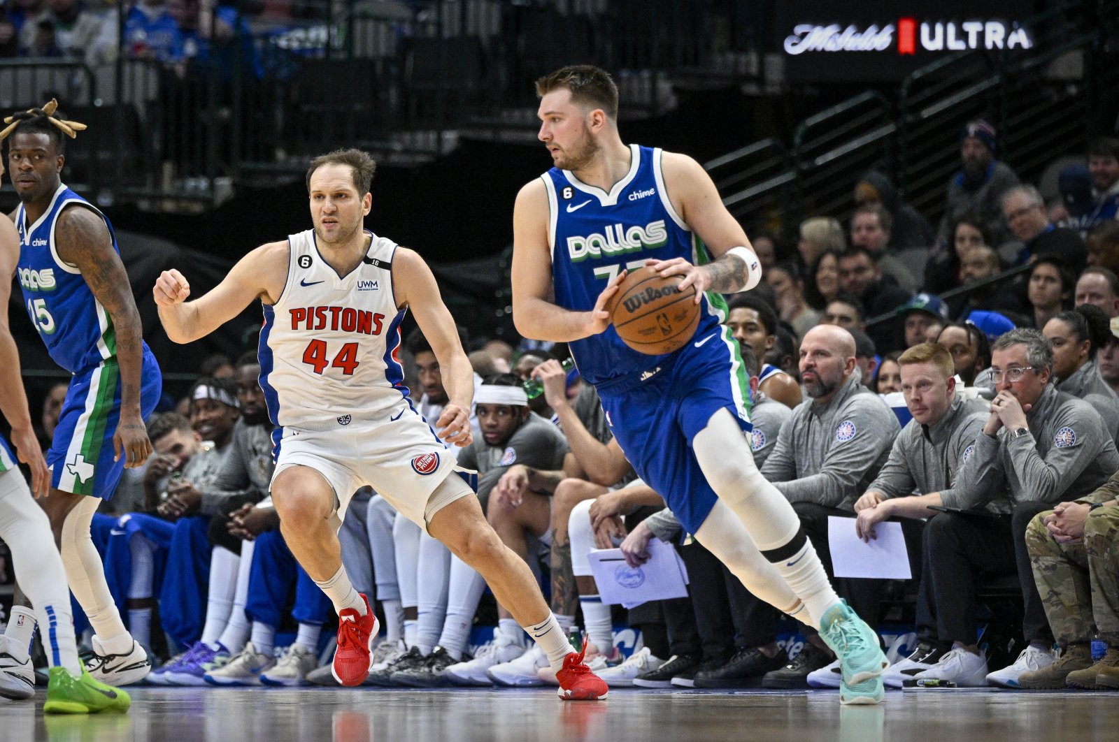 Dallas Mavericks guard Luka Doncic (R) looks to move the ball past Detroit Pistons forward Bojan Bogdanovic (C) during the second half at the American Airlines Center, Dallas, U.S., Jan 30, 2023. (Reuters Photo)