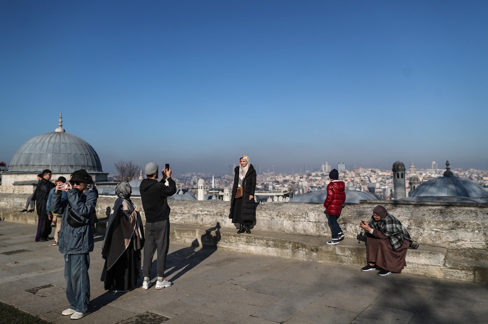 Tourists visit the courtyard of the Süleymaniye Mosque on a sunny day in Istanbul, Türkiye, January 2023. (EPA Photo)