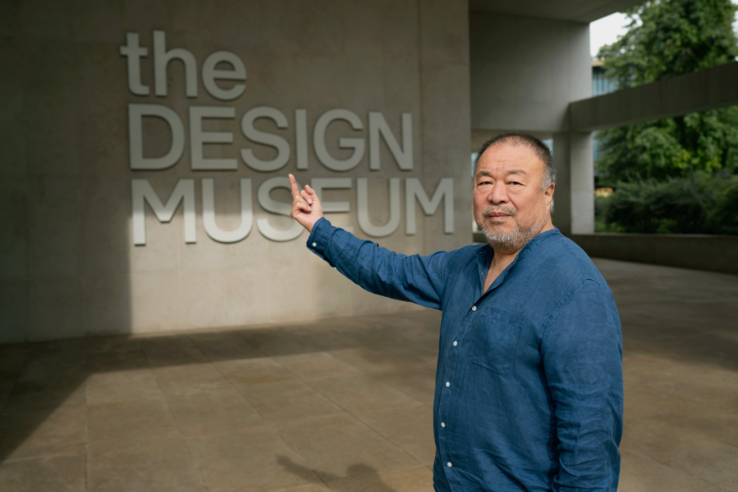 Seniman Tiongkok Ai Weiwei mengatakan pameran berbasis koleksinya yang akan datang di Museum Desain di London menceritakan lebih banyak cerita tentang masa lalu dan masa kini daripada barang antik tunggal, London, Inggris, 30 Januari 2023. (Foto dpa)
