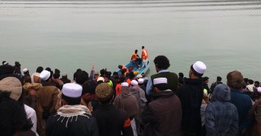 Rescue workers search for the victims who drowned in the waters of Tanda Dam in Kohat district of northern Khyber Pakhtunkhwa province, Pakistan, Jan. 29, 2023. (AFP Photo)