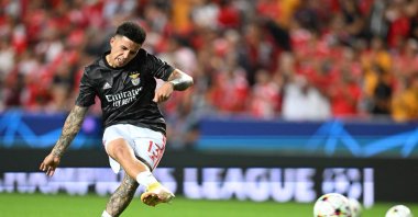 Ex-Benfica's Argentine midfielder Enzo Fernandez warms up before the UEFA Champions League 1st round day 3 group H football match between SL Benfica and Paris Saint-Germain, at the Luz stadium, Lisbon, Portugal, Oct. 5, 2022. (AFP Photo)