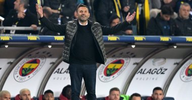 Galatasaray coach Okan Buruk during the Süper Lig match against Fenerbahce at Ülker stadium, Istanbul, Turkey, Jan. 8, 2023. (Getty Images Photo)