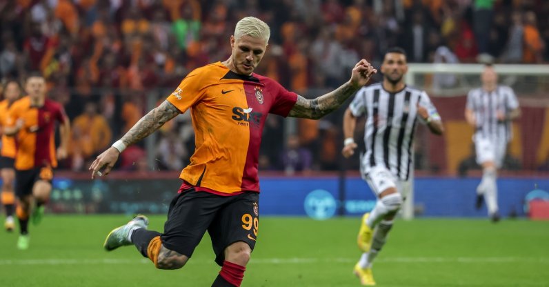 Galatasary's Mauro Icardi during the Turkish Super Lig match against Besiktas at NEF Stadium, Istanbul, Türkiye, Nov. 5, 2022. (Getty Images Photo)