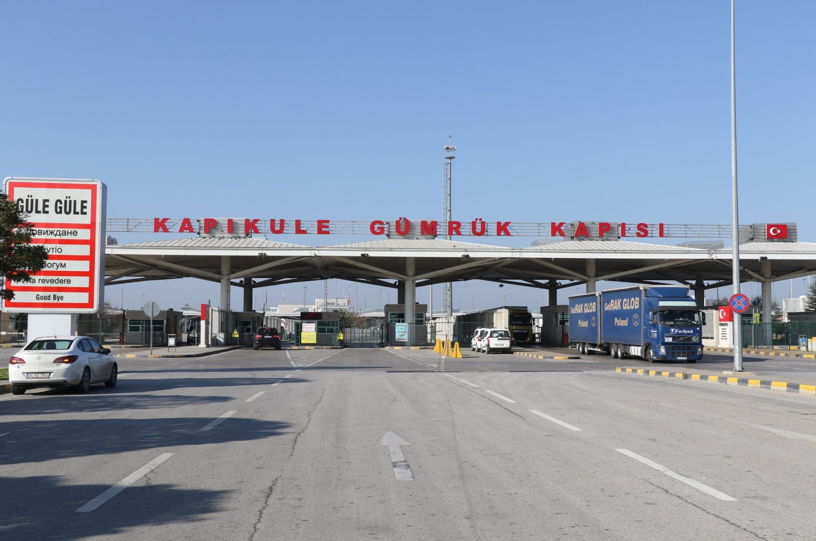 The Kapıkule Border Gate in northwestern Türkiye&#039;s Edirne province bordering Bulgaria, Nov. 17, 2020. (IHA Photo)