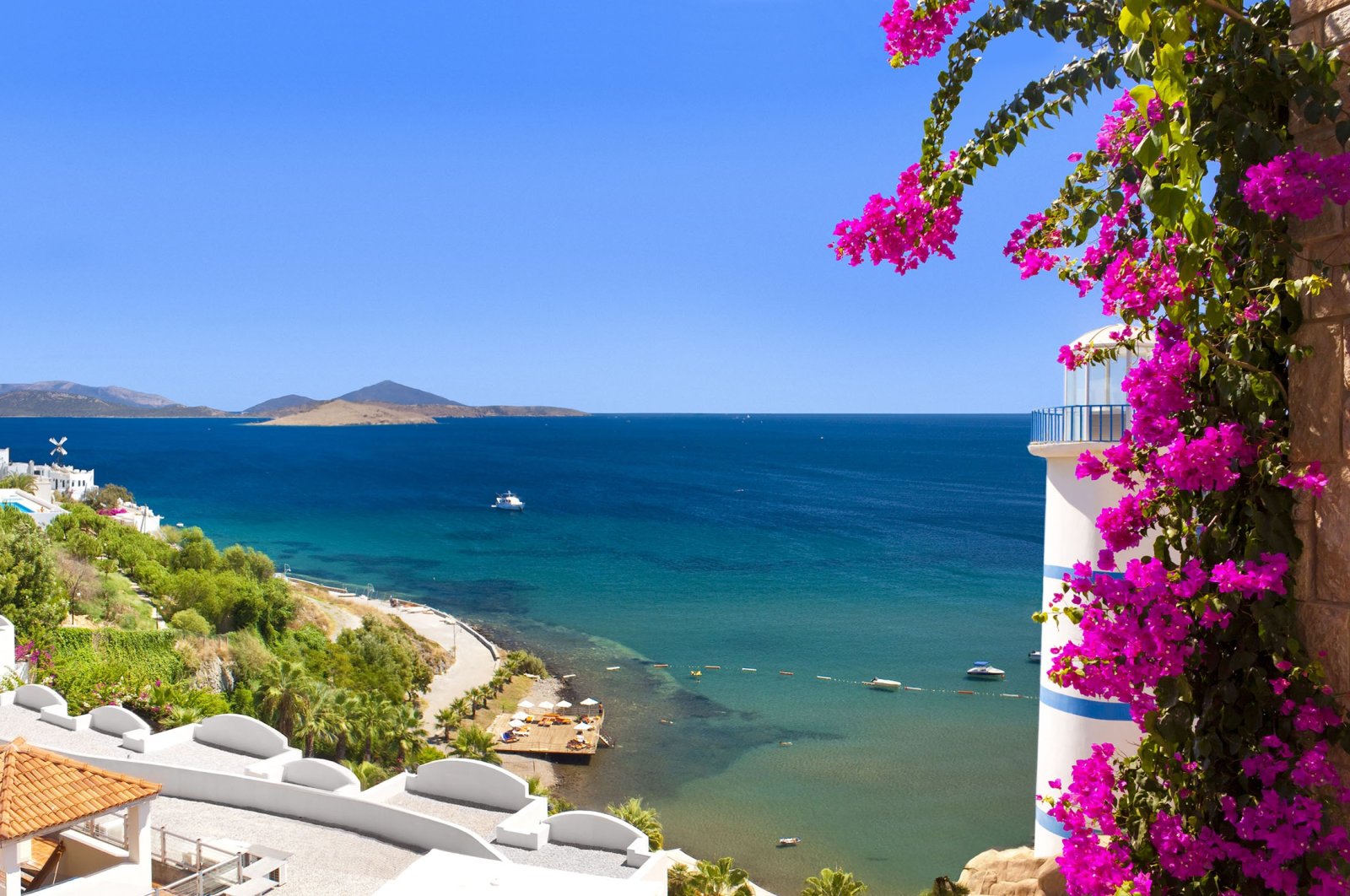 A lighthouse and the Aegean Sea as seen from Ortakent, Bodrum, Türkiye. (Shutterstock Photo)