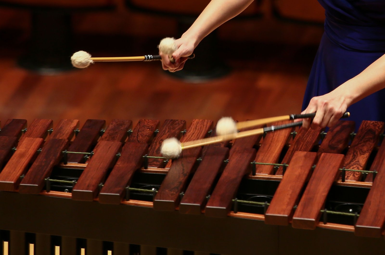 Virtuoso Turki merayakan lebih dari 200 kilogram instrumen Afrika