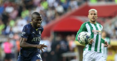 Fenerbahce's Enner Valencia (L) in action with Konyaspor's Francisco Calvo (R) during a Süper Lig match at the Eskişehir New Stadium, Eskişehir, Türkiye, Aug. 29, 2022. (AA Photo)