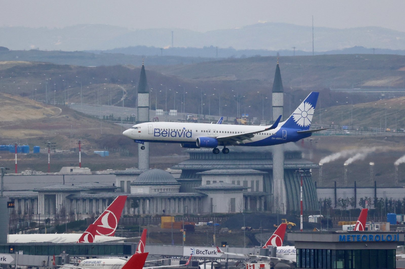 A Boeing 737-8ZM of Belarusian state carrier Belavia lands at Istanbul International Airport in Istanbul, Türkiye, Dec. 14, 2022. (Reuters Photo)