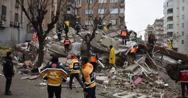 A search and rescue operation continues in a building destroyed by the earthquake in the Haliliye district of Şanlıurfa, Türkiye, Feb. 6, 2023. (AA Photo)