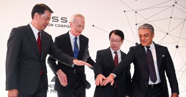 From left, CEO of Nissan Makoto Uchida, Chair of the Board of Directors of Renault Jean-Dominique Senard, CEO of Mitsubishi Takao Kato and CEO of Renault Luca De Meo pose for a photo as they attend a news conference to unveil new agreement between Nissan and Renault in London, Britain, Feb. 6, 2023. (Reuters Photo)