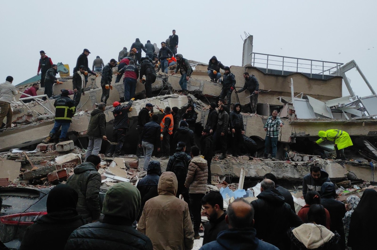 Search and rescue teams search the rubble of a building destroyed by the earthquake, Kahramanmaraş, Türkiye, Feb. 6, 2023. (IHA Photo)