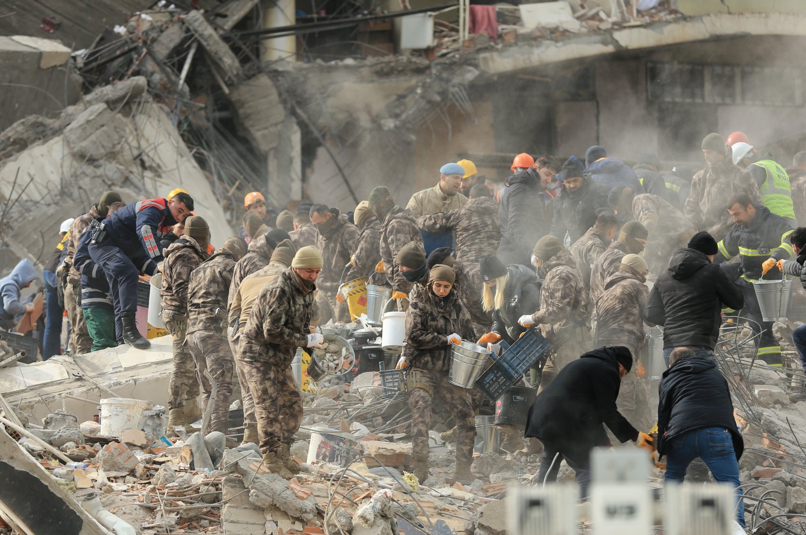Search and rescue teams and the Provincial Police Department work on a building demolished during the quake, Diyarbakir, Türkiye, Feb. 6, 2023. (AA Photo)