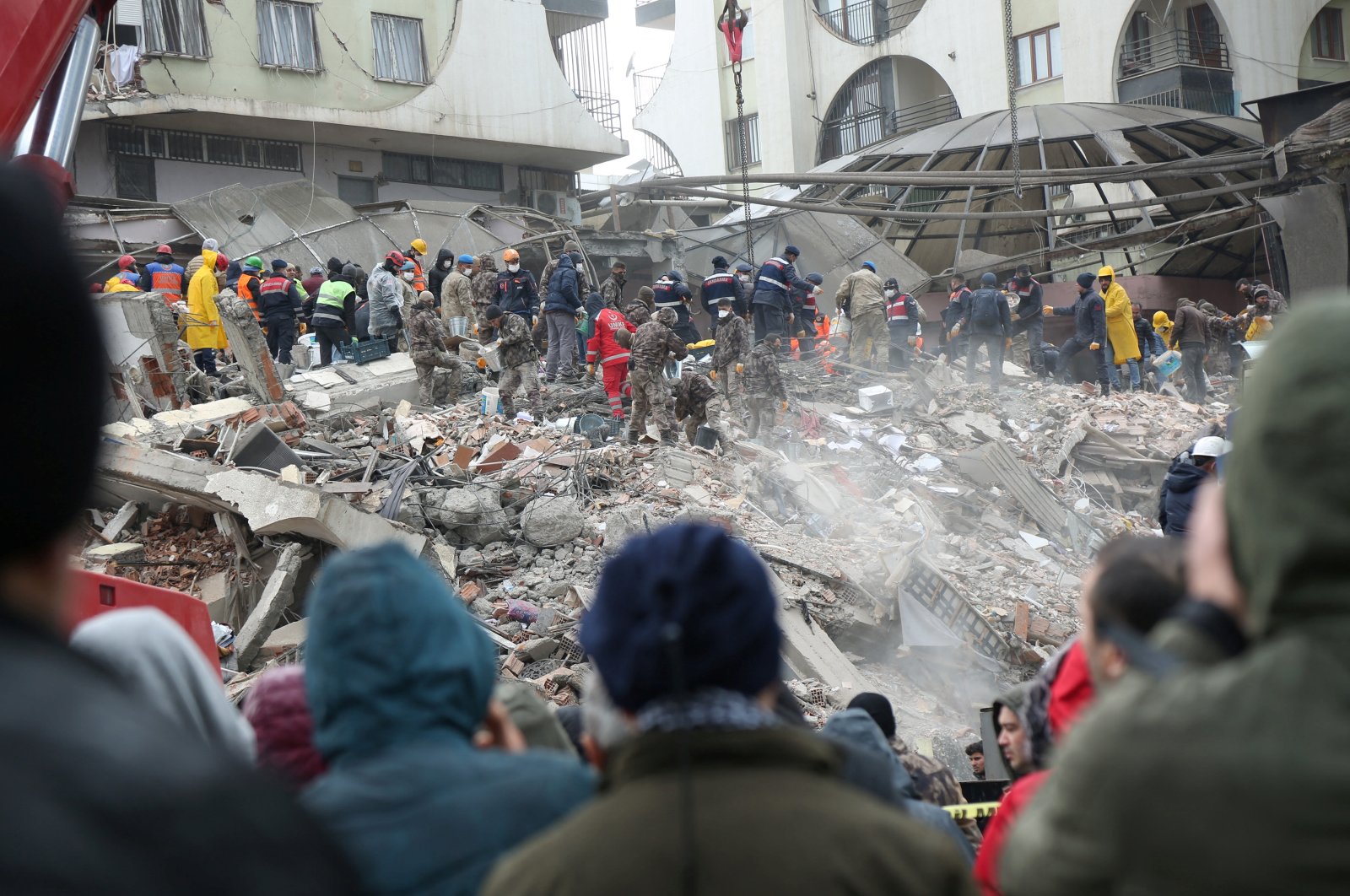 Rescue workers search for survivors under the rubble following an earthquake, Diyarbakır, February 6, 2023. (Reuters Photo)