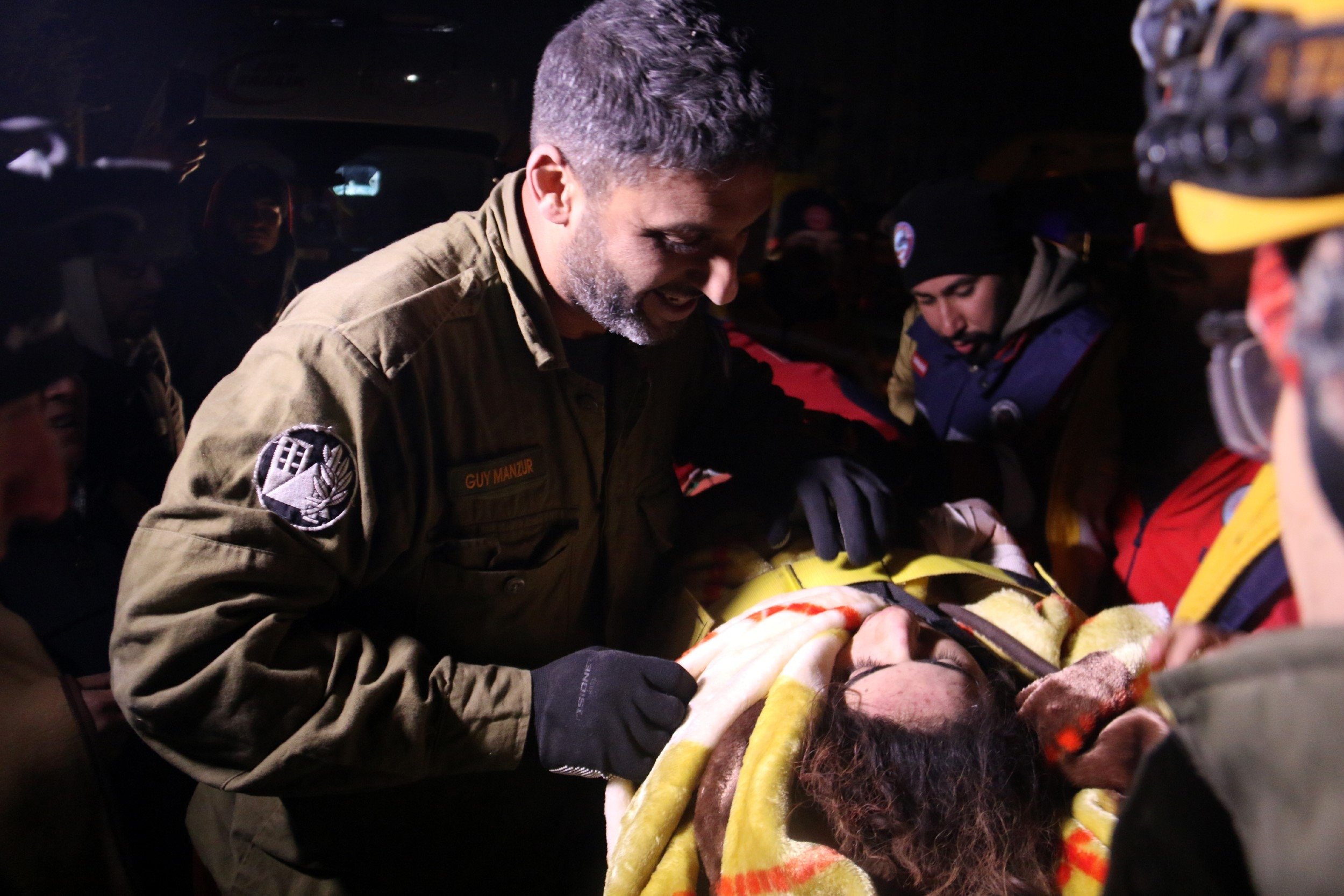 Tim penyelamat Israel setelah menyelamatkan korban lebih dari 40 jam setelah gempa bumi di Kahramanmaraş, Türkiye, 8 Februari 2023. (Foto IHA)