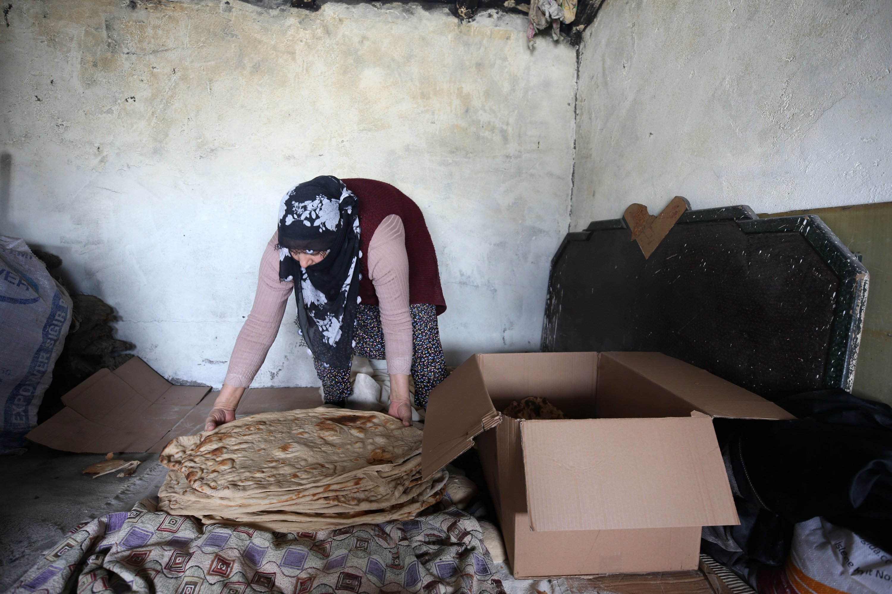 Women living in the villages of Muş baked village bread for earthquake victims, contributing to the relief efforts to assist in line with their bounds of possibility, Muş, Türkiye, Feb. 9. 2023. (AA Photo)