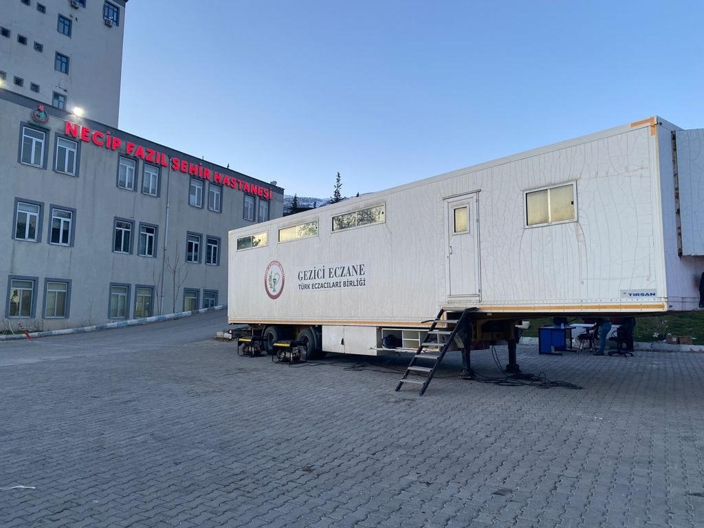 The Turkish Pharmacists&#039; Association (TEB) establishes &quot;truck pharmacies and container pharmacies&quot; for disaster victims, southeast Türkiye, Feb. 9, 2023. (AA Photo)