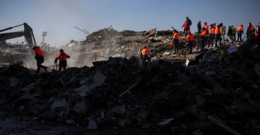 Rescuers search for victims under the rubble, in Kahramanmaraş, Türkiye, Feb. 9, 2023. (Reuters Photo)