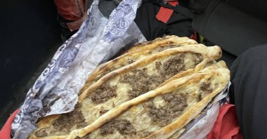 The photo of Pide bread offered to Spanish rescue team by earthquake victims in Türkiye, Feb. 9, 2023. (From Twitter / @  Bomberos GIRECAN. USAR Light &amp; K9 Team)