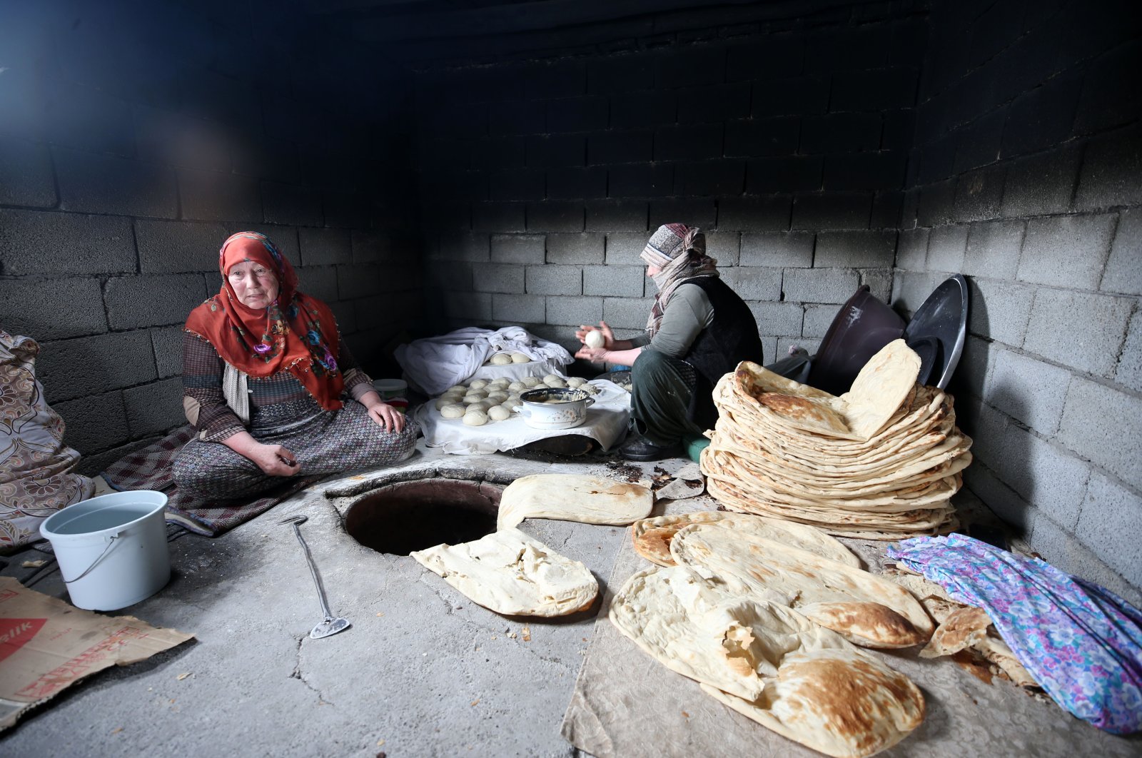 Women living in the villages of Muş province baked village bread for earthquake victims, contributing to relief efforts to assist in line with their bounds of possibility, Muş, Türkiye, Feb. 9. 2023. (AA Photo)