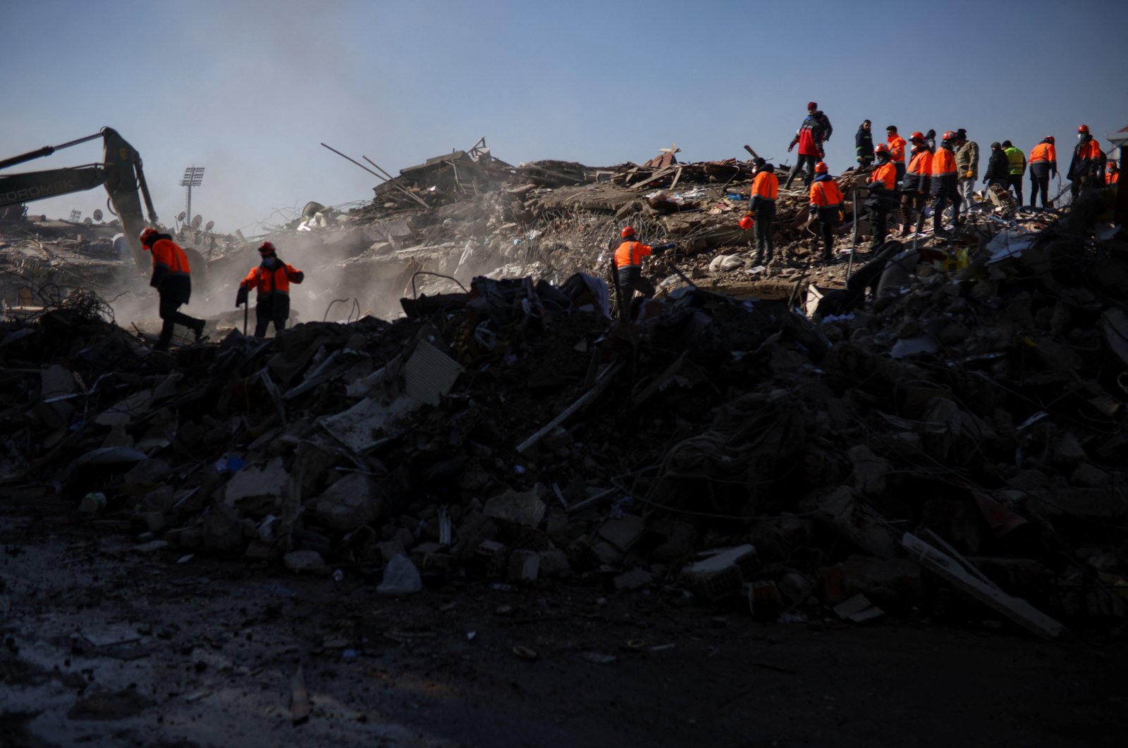 Rescuers search for victims under the rubble, in Kahramanmaraş, Türkiye, Feb. 9, 2023. (Reuters Photo)