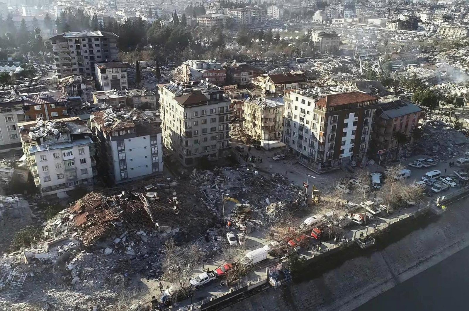 This aerial view shows a collapsed building during ongoing rescue searches following an earthquake in Hatay, southeastern Türkiye, Feb. 9, 2023. (AFP Photo)