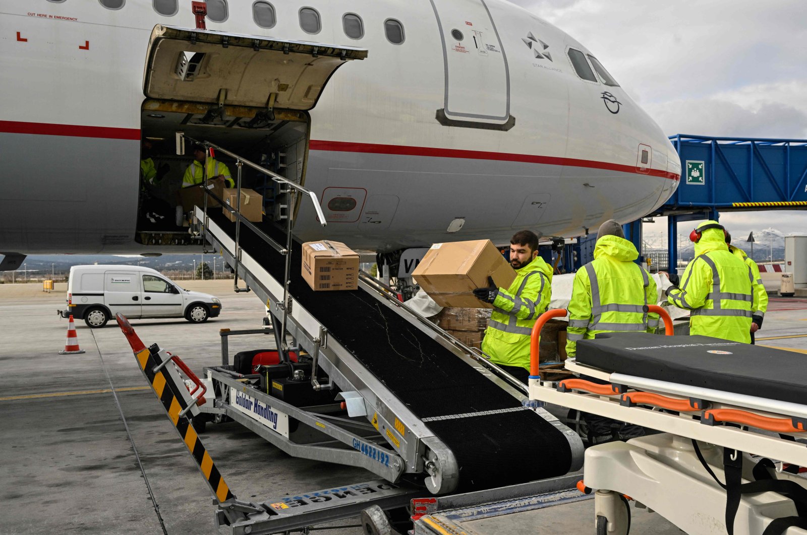 Staff load medical supplies and tents, as part of Greece&#039;s humanitarian aid to Türkiye&#039;s earthquake-stricken region at the international airport in Spata near Athens on Feb. 9, 2023. (AFP Photo)