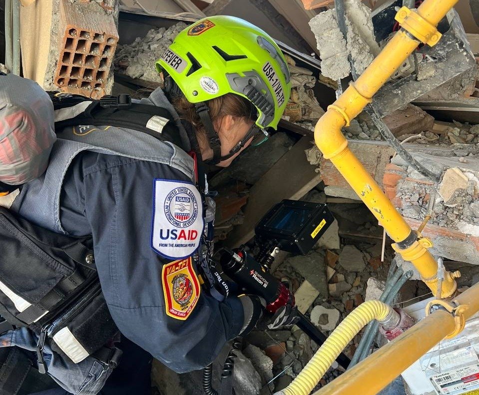A member of an U.S. search and rescue team work in Adıyaman, Türkiye, Feb. 9, 2023. (DHA Photo)