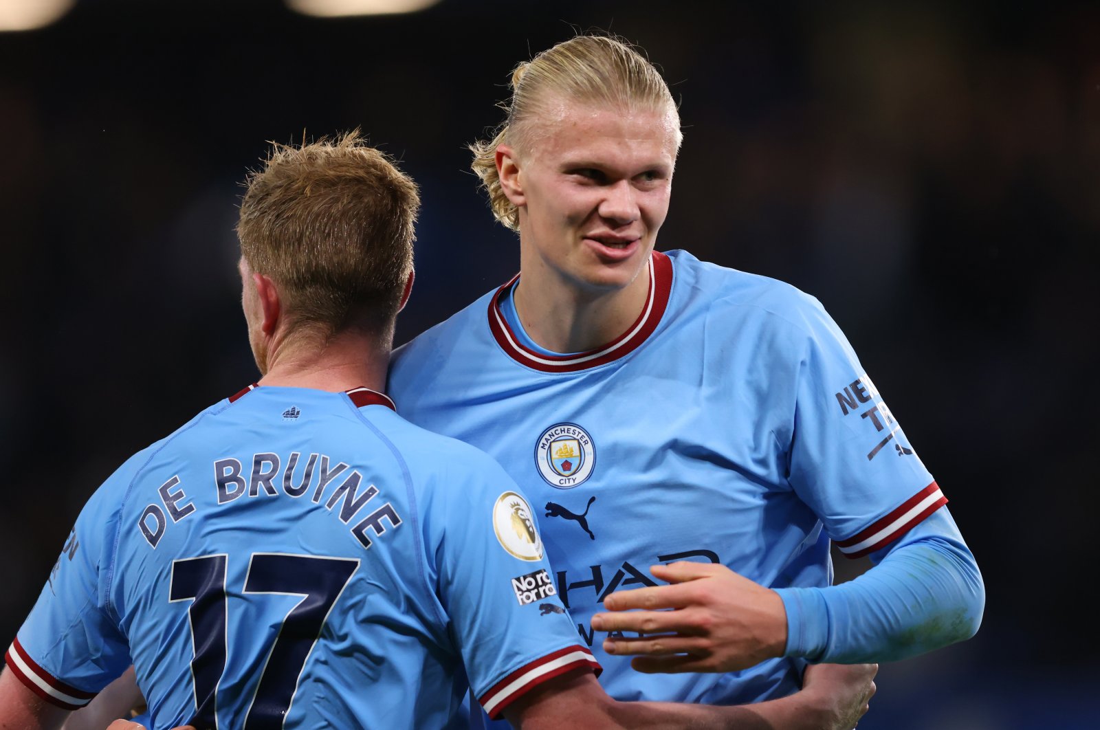 Manchester City&#039;s Erling Haaland (R) and Kevin De Bruyne (L) celebrate after the match against Chelsea at the Stamford Bridge, London, U.K., Jan. 5, 2023. (Getty Images Photo)
