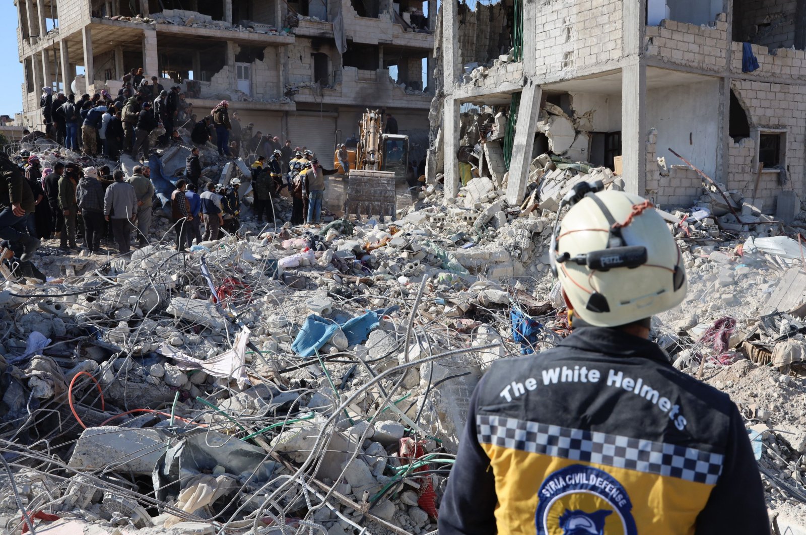 Rescue workers look for survivors amid the rubble of a building in the opposition-held town of Jindayris, northwestern Syria, Feb. 9, 2023. (AFP Photo)