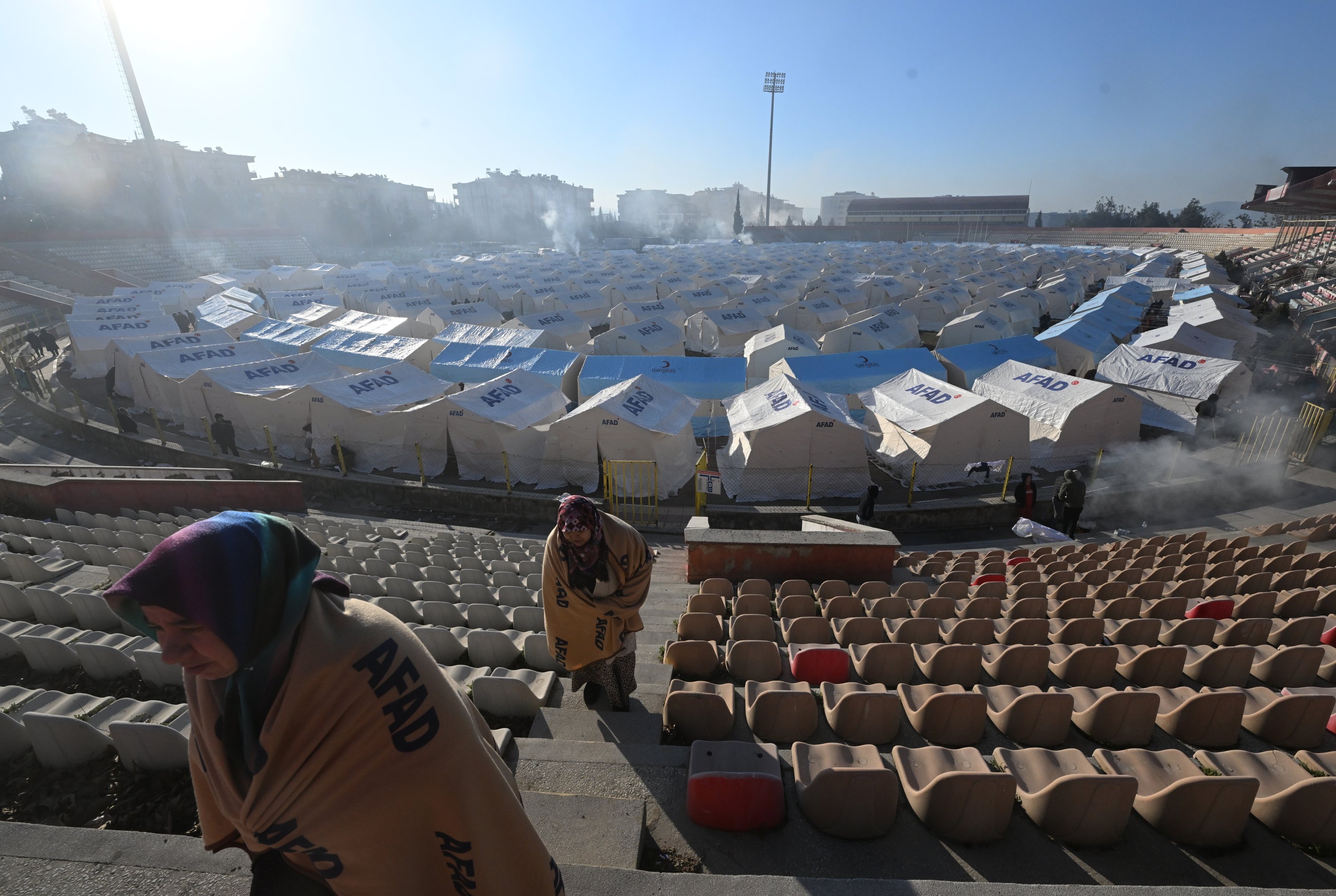 Korban gempa yang tinggal di kota tenda di Stadion Kahramanmaraş, Kahramanmaraş, Türkiye, 11 Februari 2023. (Foto AA)
