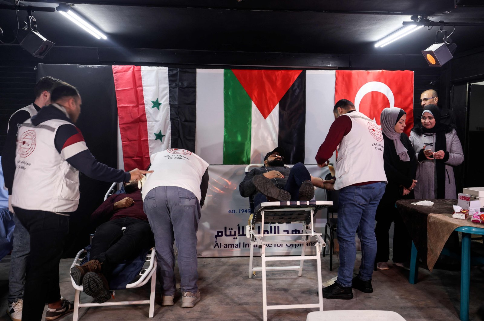 Karunia kehidupan: Warga Gaza menyumbangkan darah untuk membantu korban gempa Turki, Suriah