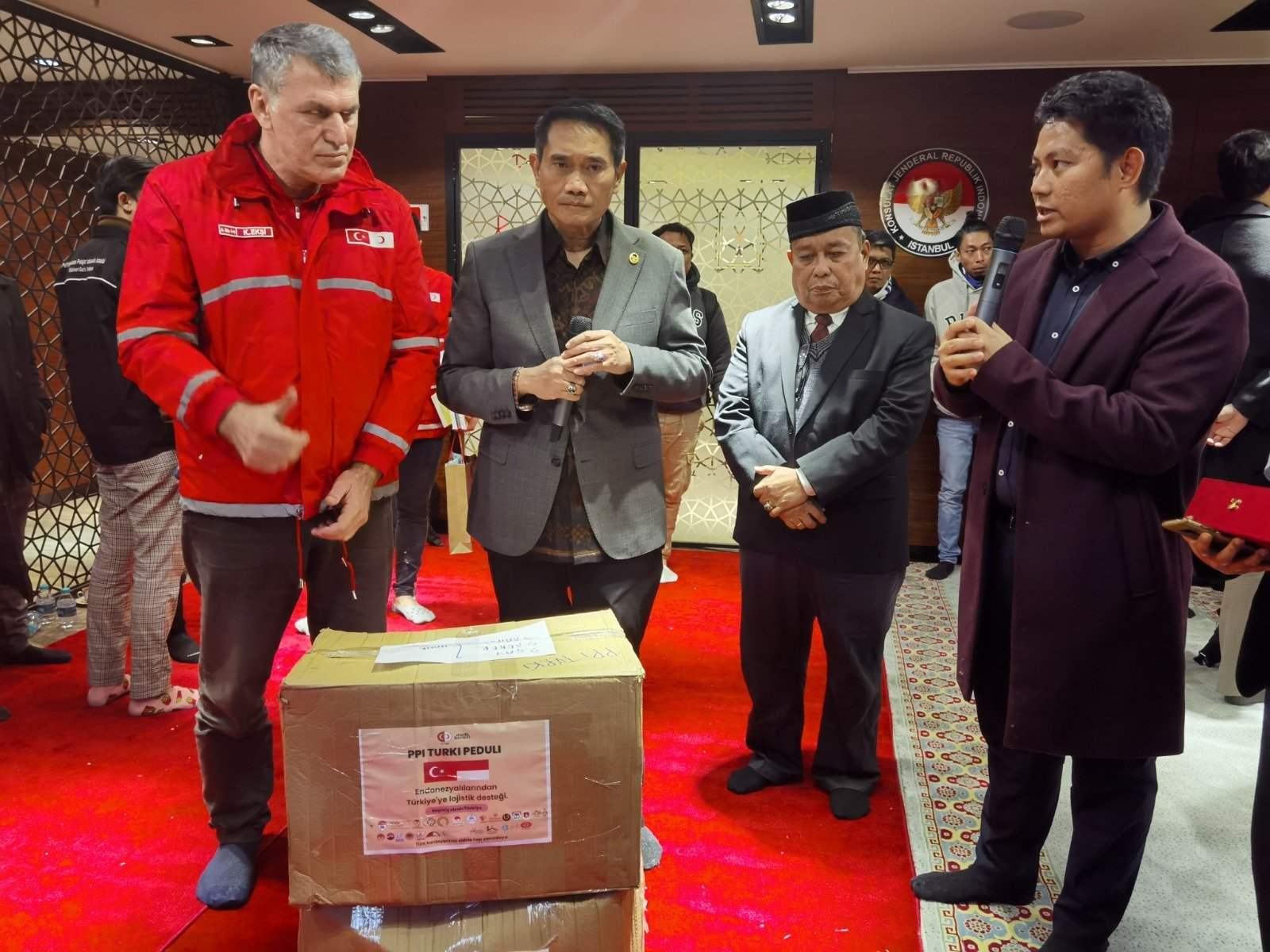 Authorities from the Turkish Red Crescent (Kızılay) and Indonesian Consul General Imam As&#039;ari during the donation ceremony, Istanbul, Türkiye, Feb. 10, 2023. (Photo Courtesy of Indonesian Consulate)