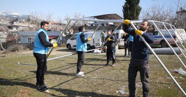 Rıza Kayaalp helping in setting up a tent for the earthquake victims, Kahramanmaraş, Türkiye, Feb. 13, 2023. (AA Photo)