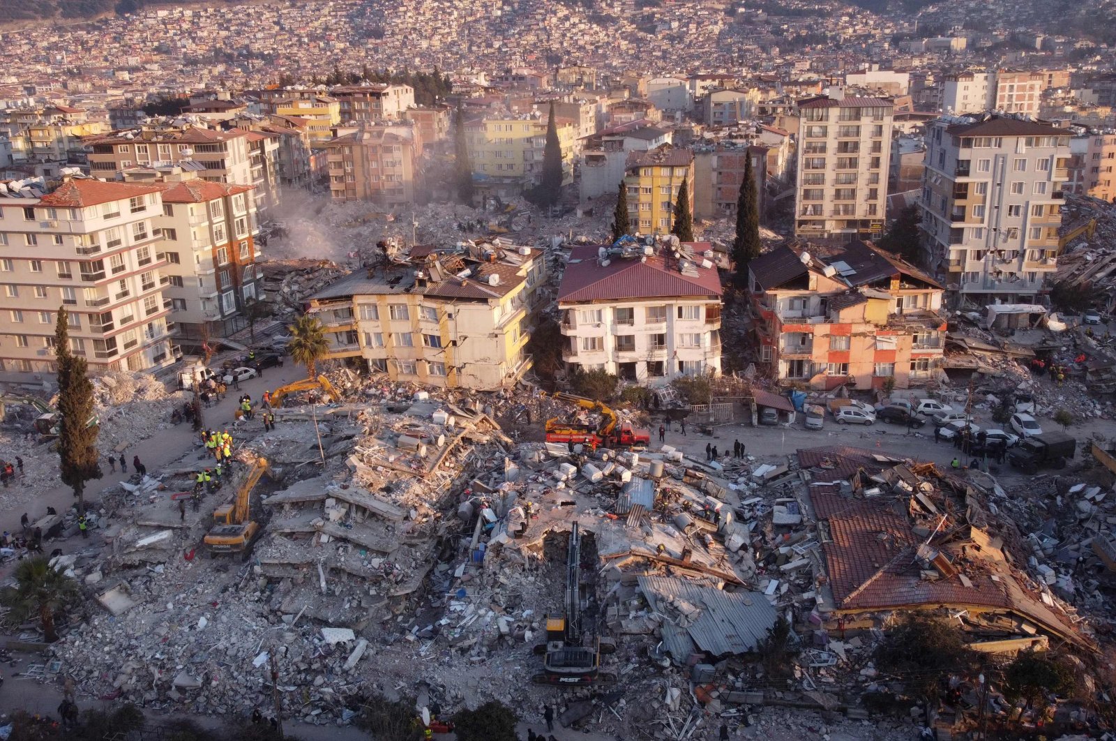 Komunitas bisnis global menjanjikan jutaan setelah gempa Türkiye