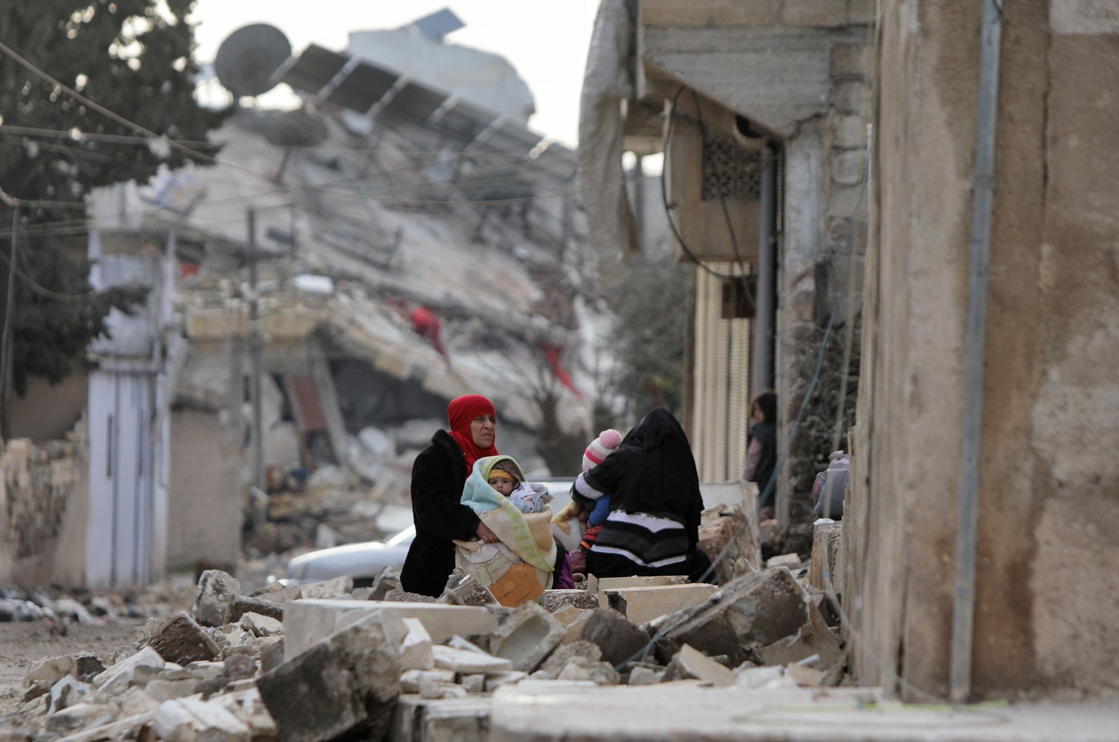 Bencana gempa memperburuk rasa sakit bagi wanita Suriah yang lelah perang