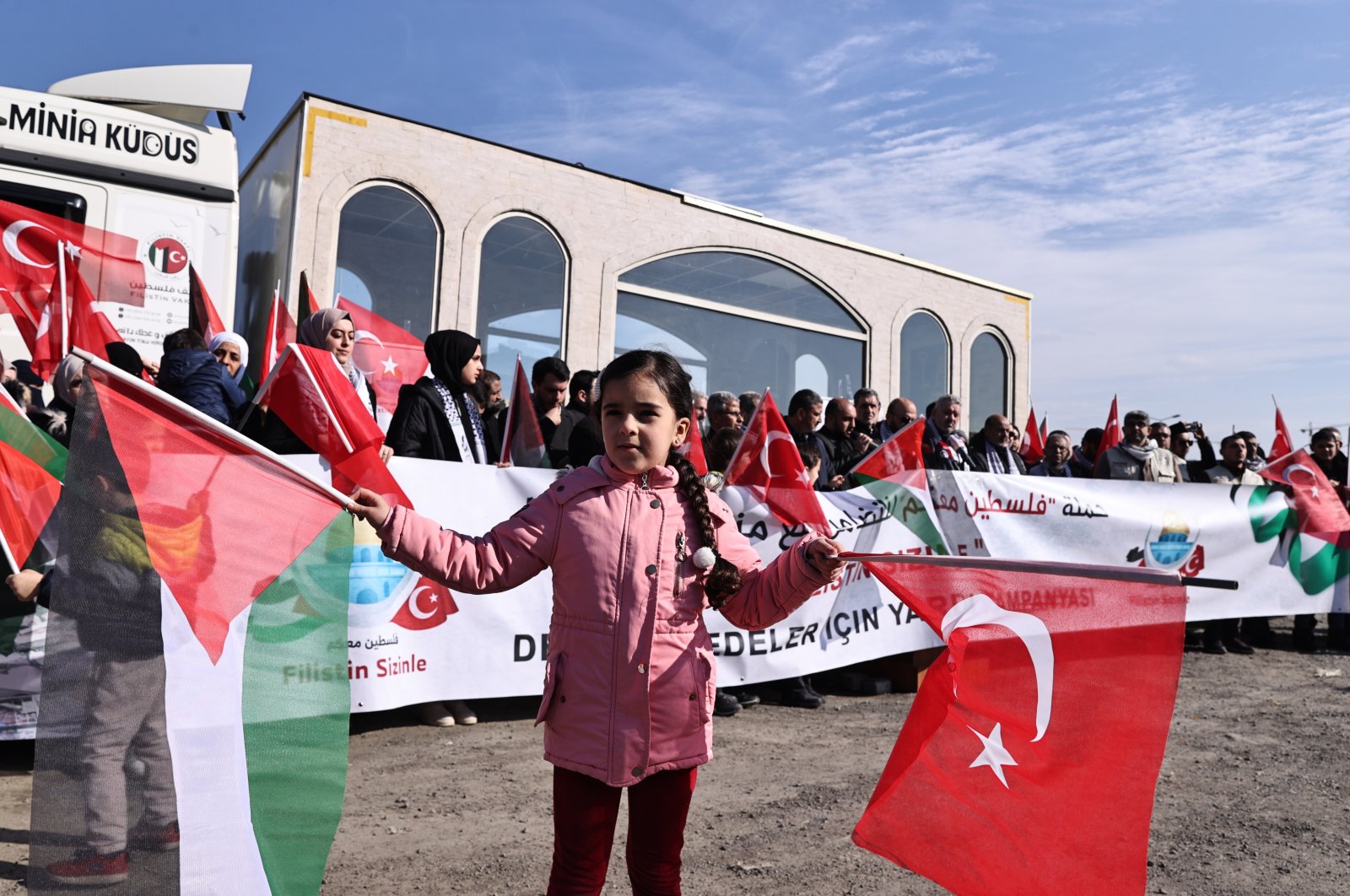 Warga Palestina mengirim 20.000 kantong tidur untuk korban gempa di Türkiye