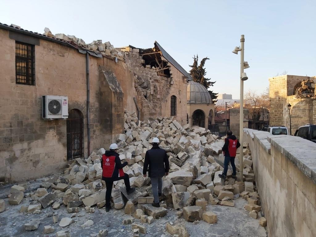 Pekerjaan restorasi berlanjut untuk bangunan bersejarah, seperti Gereja Ortodoks Yunani St. Nicholas, yang rusak akibat dua gempa bumi besar, Antakya, Türkiye, 15 Februari 2023. (Foto AA)