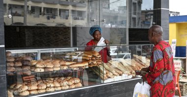 A customer buys bread and croissants at a bakery in Yopougon, a popular district of Abidjan, Ivory Coast, Feb. 6, 2023. (AFP Photo)