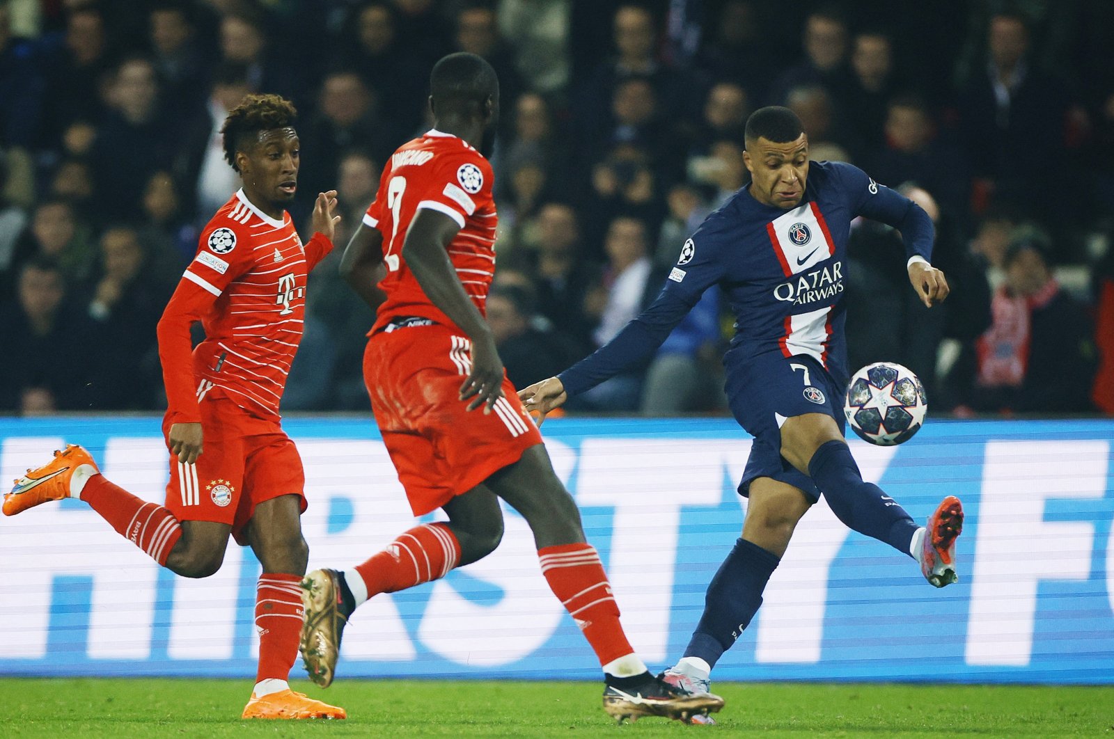 Paris St Germain&#039;s Kylian Mbappe in action with Bayern Munich&#039;s Kingsley Coman and Dayot Upamecano in UEFA Champions League round of 16 tie at Parc des Princes, Paris, France, Feb.14, 2023. (Reuters Photo)