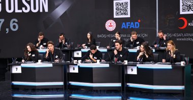 Moderators and famous actors, singers and TV personalities at the "Türkiye One Heart" fundraising campaign held at Turkuvaz Media Center, Istanbul, Türkiye, Feb. 15, 2023. (AA Photo)