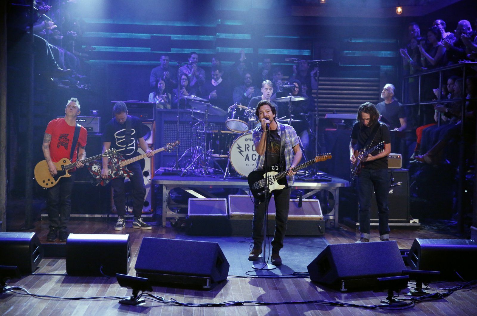 Pearl Jam mengundi poster konser untuk gempa yang melanda Türkiye, Suriah