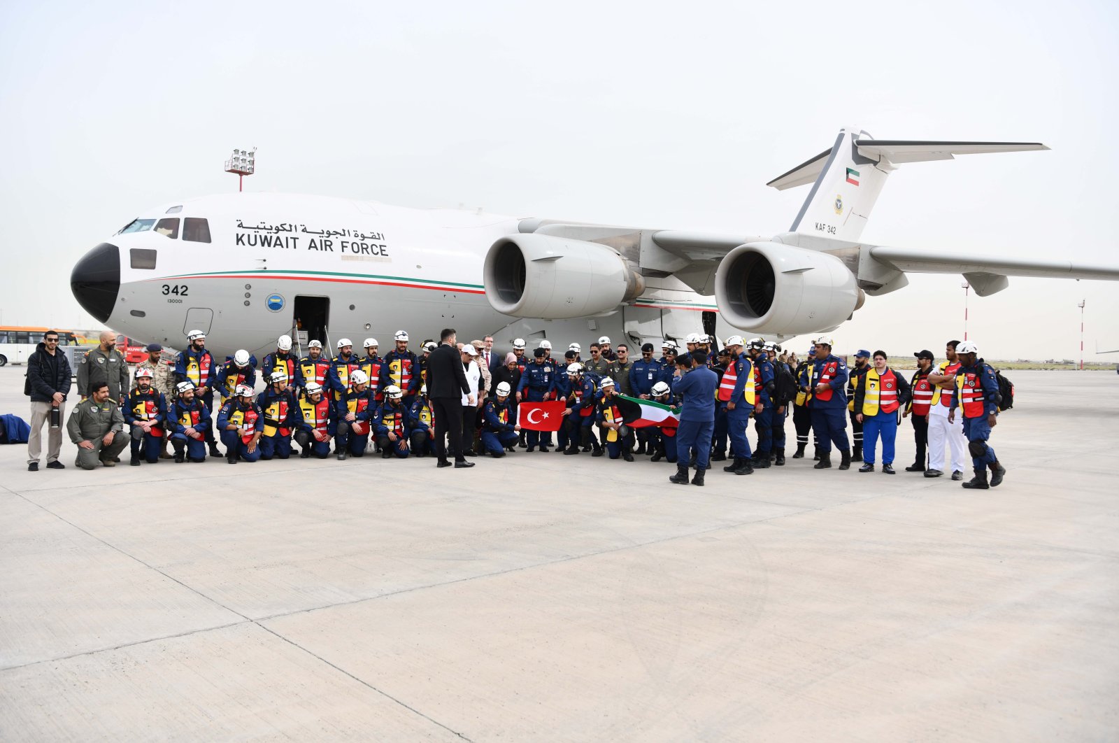 Kuwaiti emergency team, which came to Türkiye&#039;s Gaziantep to help search and rescue efforts, Feb. 7, 2023. (AA Photo)