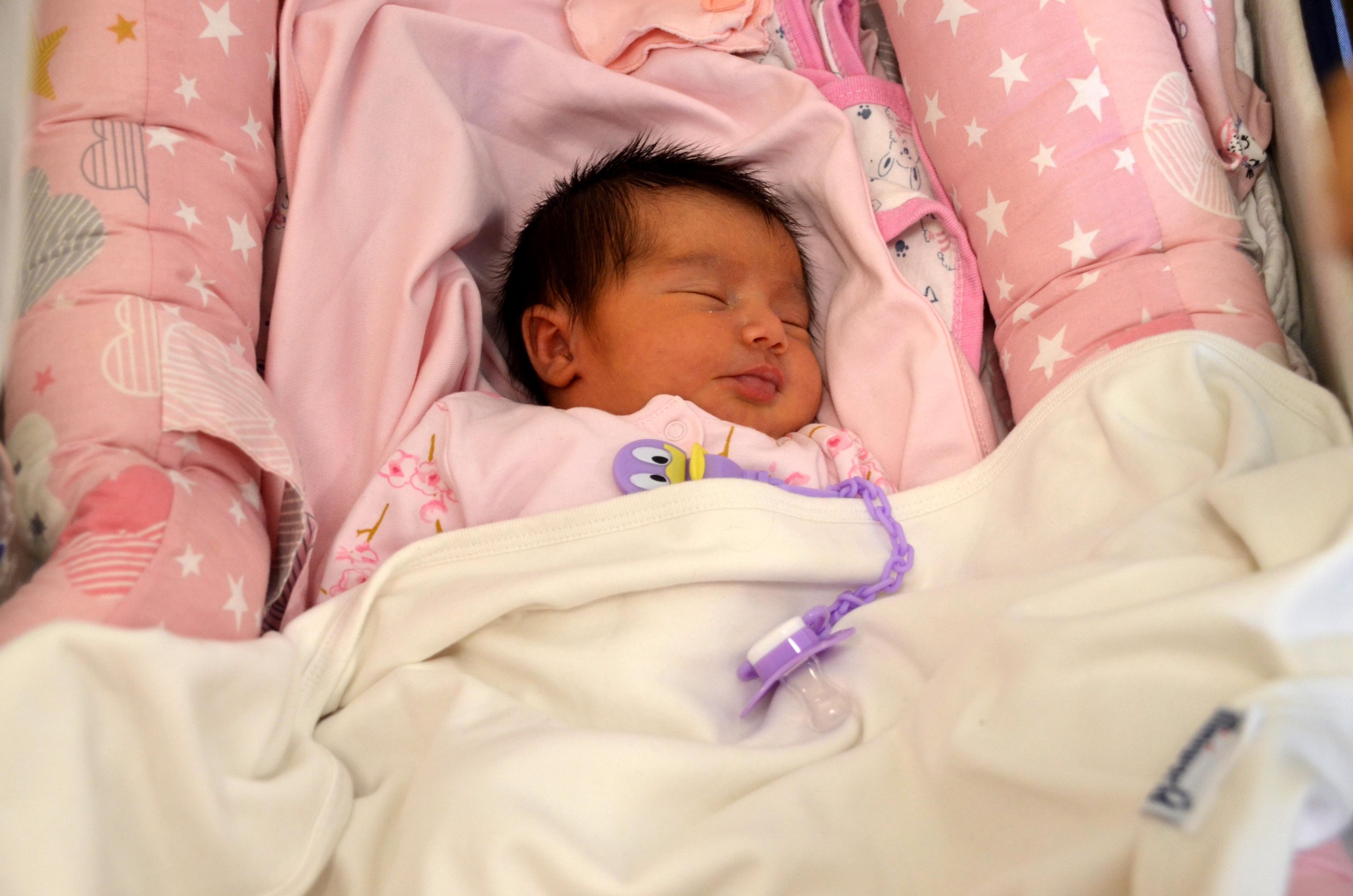 Seorang bayi lahir setelah gempa dahsyat di Türkiye, 16 Februari 2023. (Foto AA)